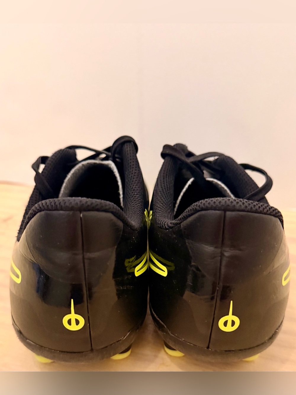 Nike Kids’ Tiempo Legend 10 Club FG Soccer Cleats - Picture 6 of 6